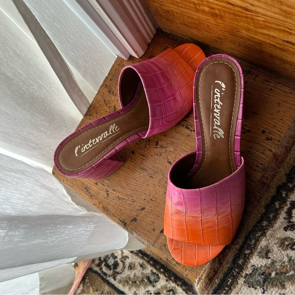 L'intervalle pink and orange gradient mule sandals